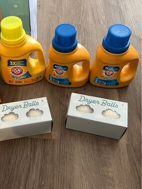 Arm & Hammer Plus OxiClean Liquid Laundry Detergent & Dryer Balls set